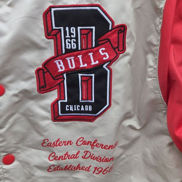 NBA Ultra Game Chicago Bulls Men's Bomber Jacket Size XL Ultra Game Authentic - Picture 4 of 16